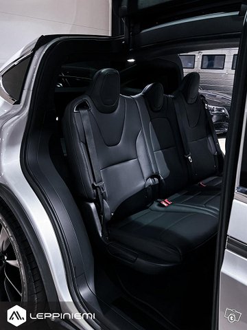 Tesla Model X 18
