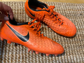 Nike oranssi nappikset, Jalkapallo, Urheilu ja ulkoilu, Säkylä, Tori.fi Nike oranssi nappikset, Jalkapallo, Urheilu ja ulkoilu, Säkylä, Tori.fi