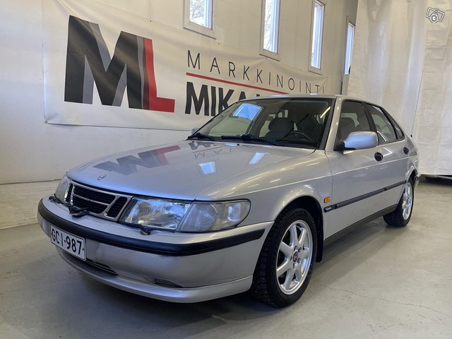 Saab 900