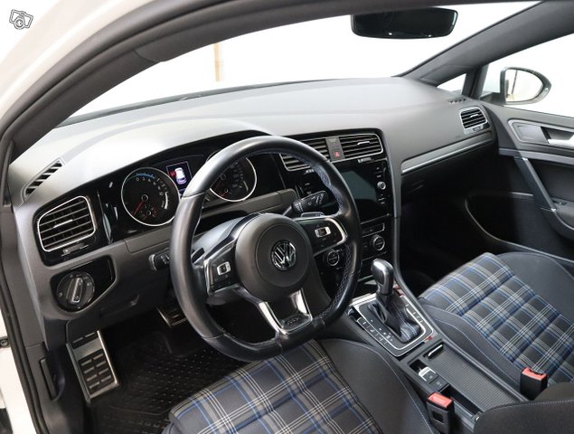 Volkswagen Golf 9