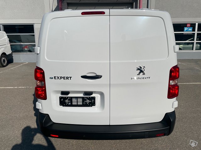 Peugeot E-Expert 4