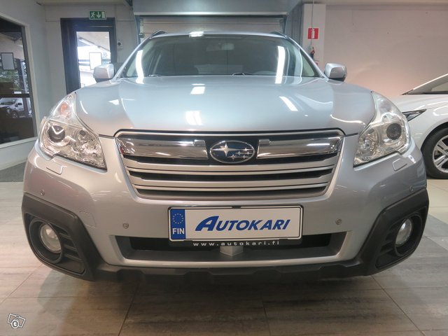 SUBARU Outback 2