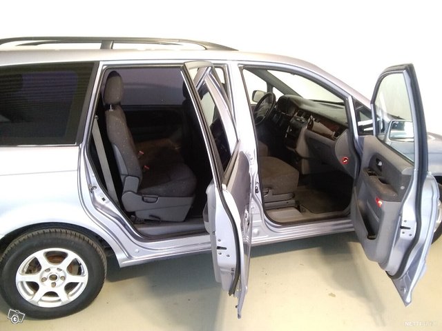 Hyundai Trajet 8