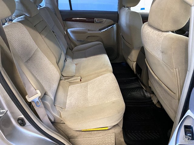 Toyota Land Cruiser 12