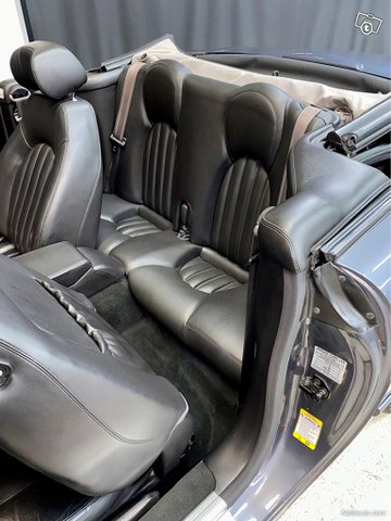Jaguar XK8 9