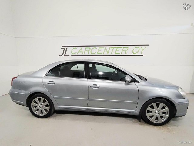 Toyota Avensis 2