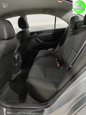 Toyota Avensis 8
