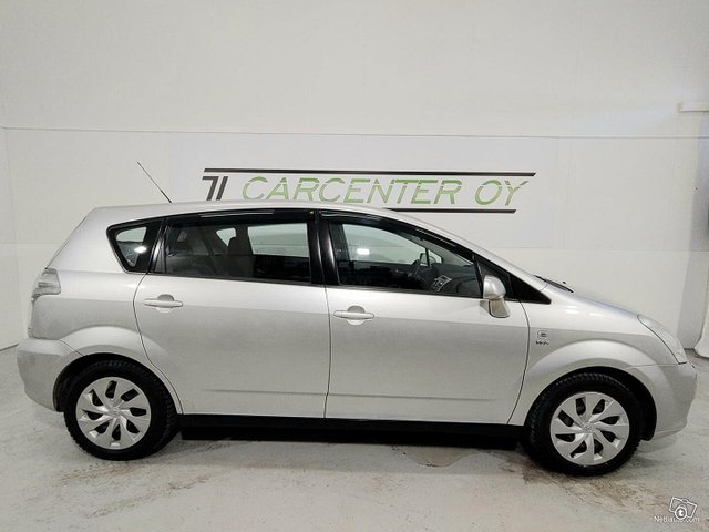 Toyota Corolla Verso 2