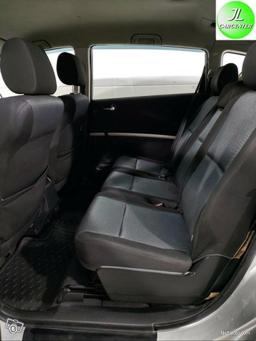 Toyota Corolla Verso 8