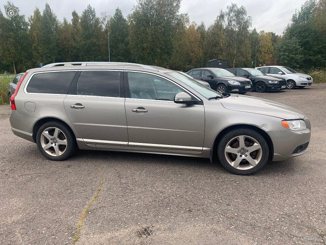 Volvo V70 3