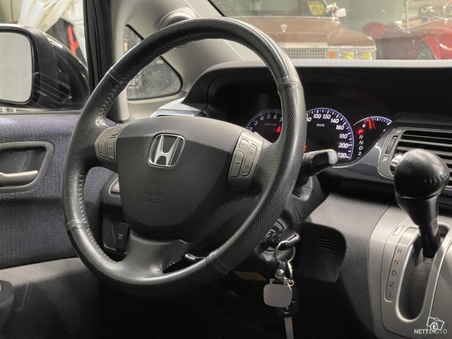 Honda FR-V 13