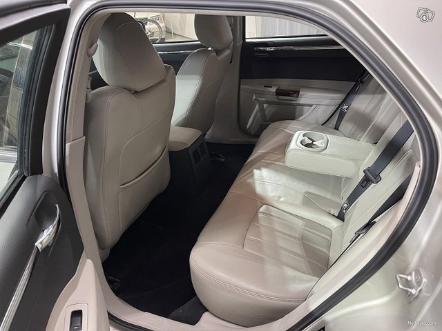 Chrysler 300C 8