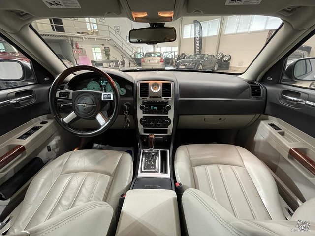 Chrysler 300C 12