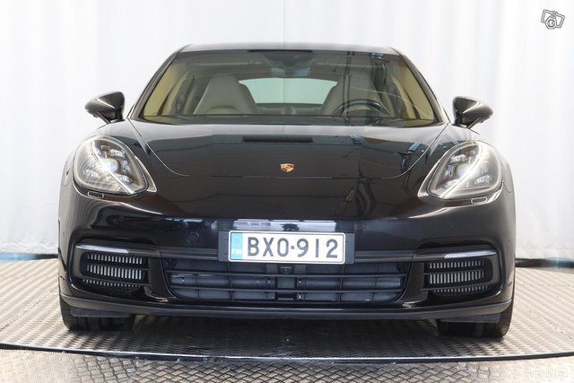 Porsche Panamera 5