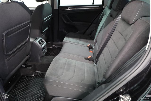 Volkswagen Tiguan 9