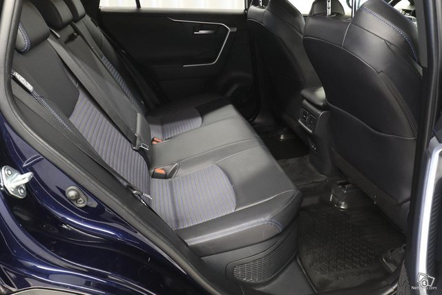Toyota RAV4 12