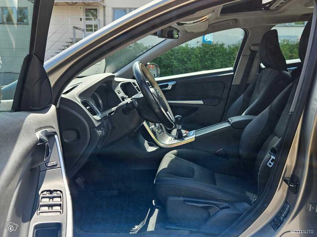 Volvo V60 13