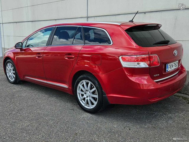 Toyota Avensis 2