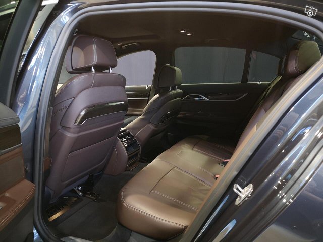 BMW 745 9