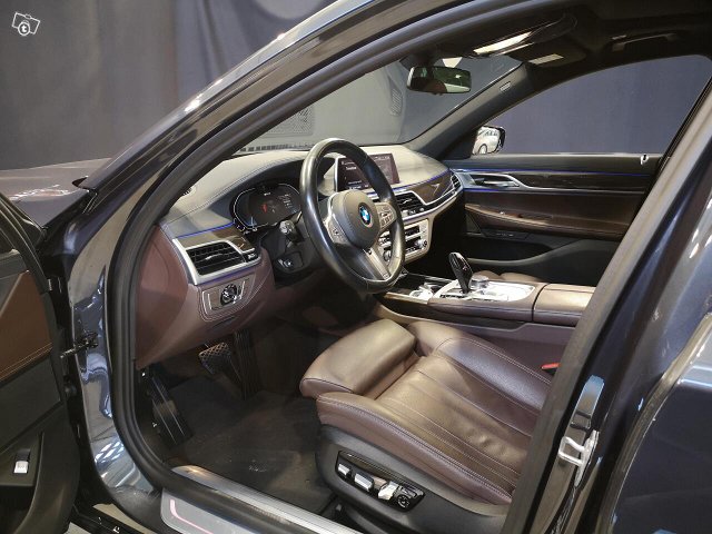 BMW 745 12