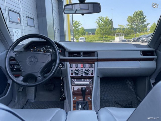 Mercedes-Benz E 16