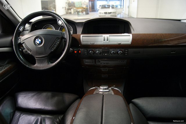 BMW 740 9