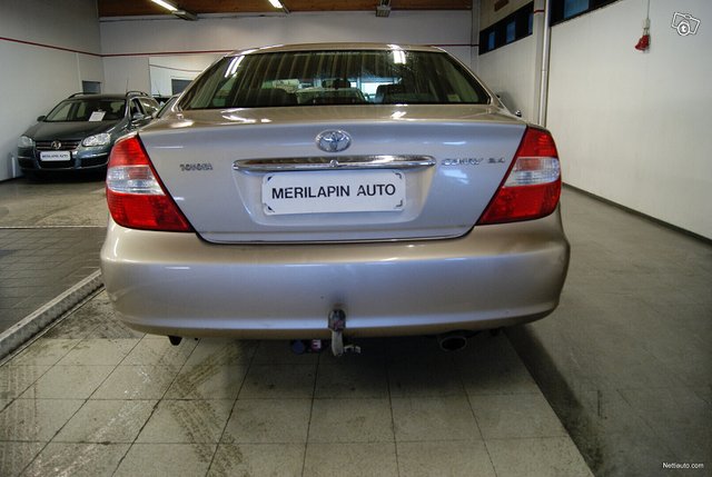 Toyota Camry 6