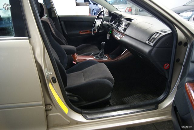 Toyota Camry 8