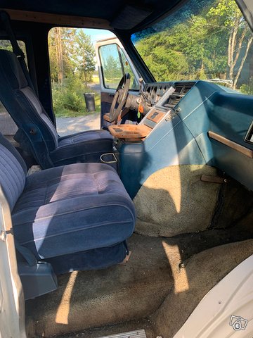 Chevrolet Van 8