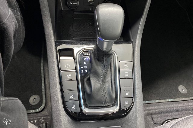 Hyundai IONIQ Plug-in 16