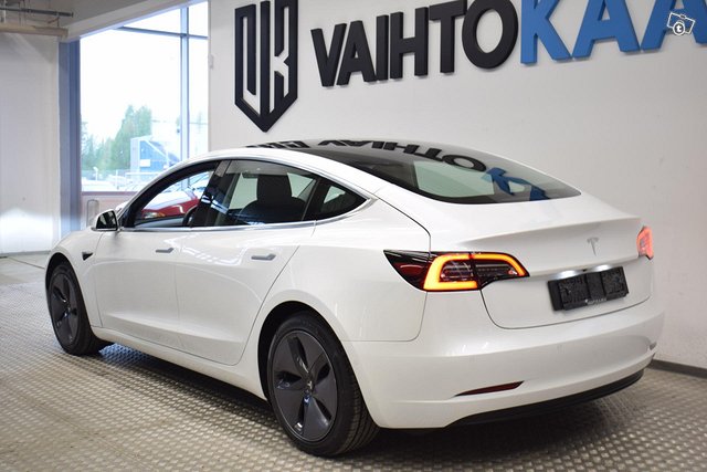 Tesla Model 3 5