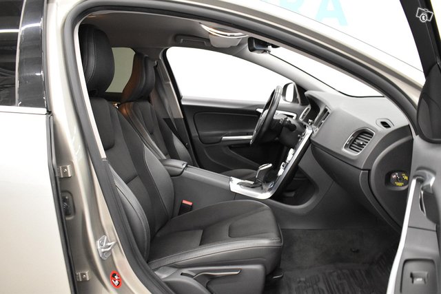 Volvo V60 13