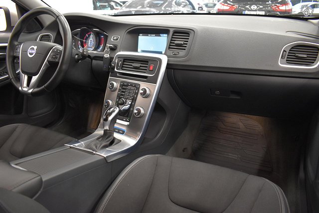 Volvo V60 15