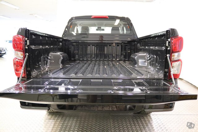 Isuzu D-Max 8