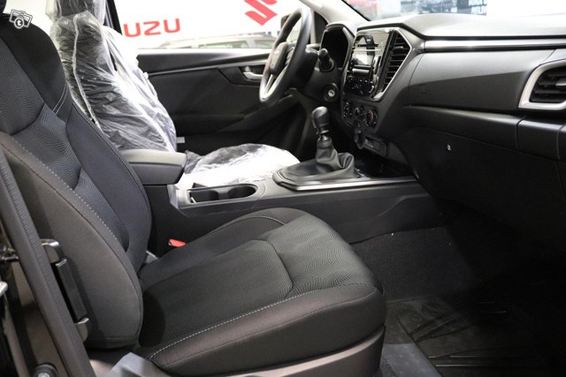 Isuzu D-Max 9