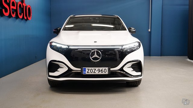 Mercedes-Benz EQS SUV 3