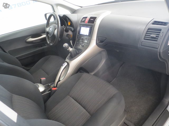 Toyota Auris 9