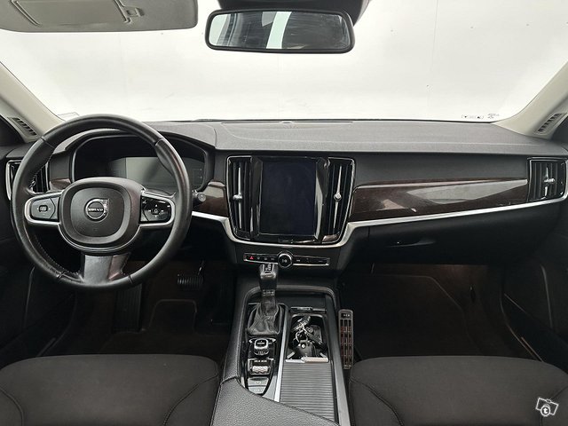Volvo V90 11