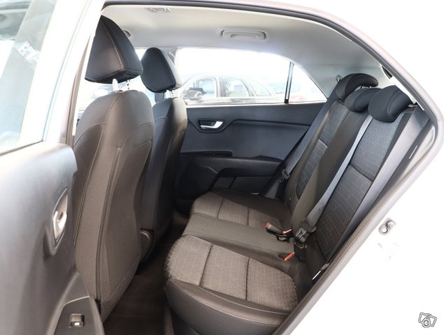 KIA Rio 12