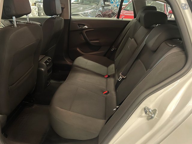 Opel Insignia 9