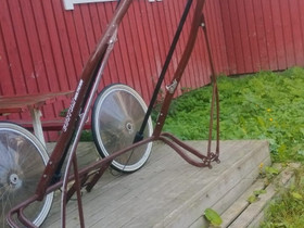 Custom kilpakärryt, Satulat ja varusteet, Hevoset ja hevosurheilu, Kajaani, Tori.fi Custom kilpakärryt, Satulat ja varusteet, Hevoset ja hevosurheilu, Kajaani, Tori.fi