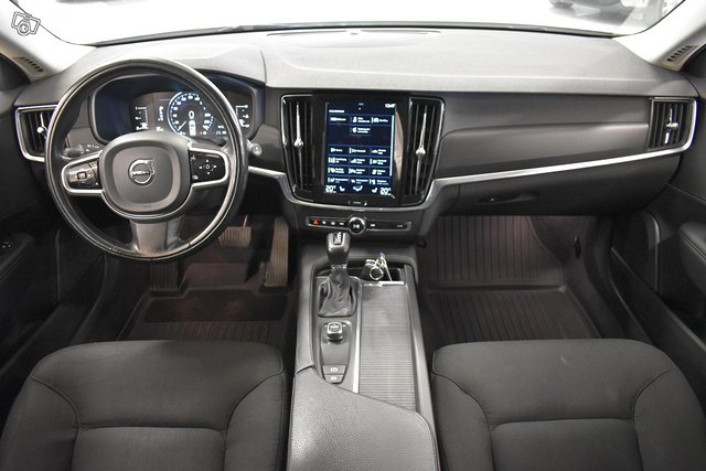 Volvo V90 16