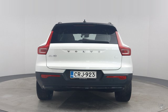 VOLVO XC40 8