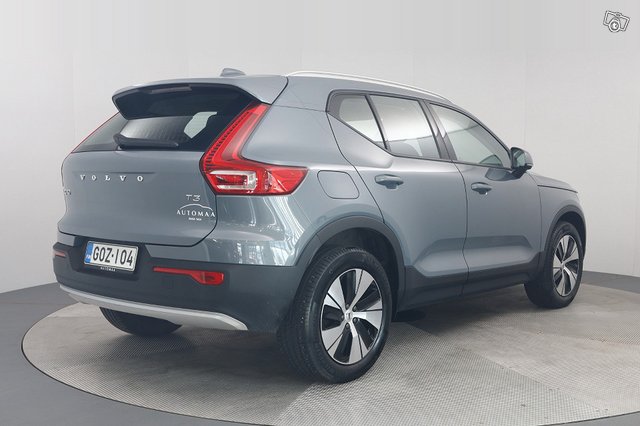 VOLVO XC40 6