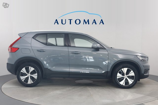 VOLVO XC40 8