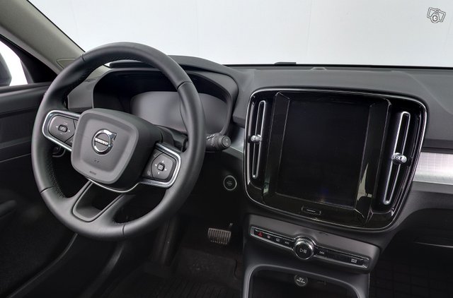 VOLVO XC40 10
