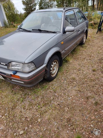 Mazda 323, kuva 1