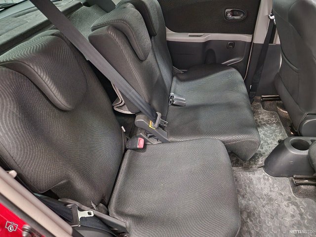 Toyota Yaris 9