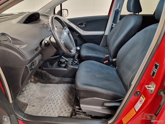 Toyota Yaris 5