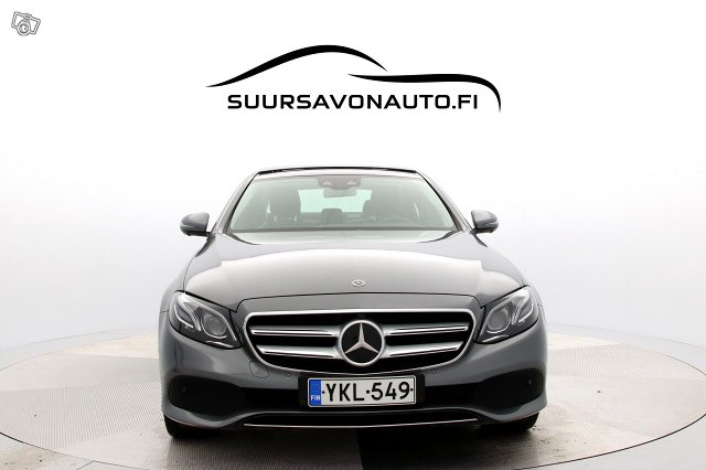 MERCEDES-BENZ E 8